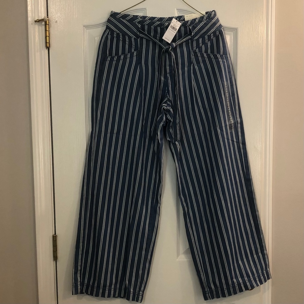 American Eagle Size 6 Hi-Rise Blue & White Stripe Wide Leg Pants